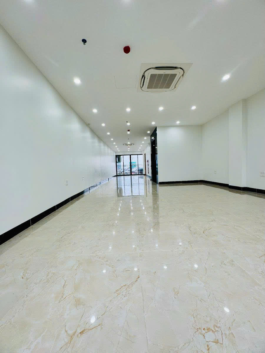 TÒA VP MẶT PHỐ ĐÊ LA THÀNH XÂY MỚI 9 TẦNG - ĐƯỜNG RỘNG 50M