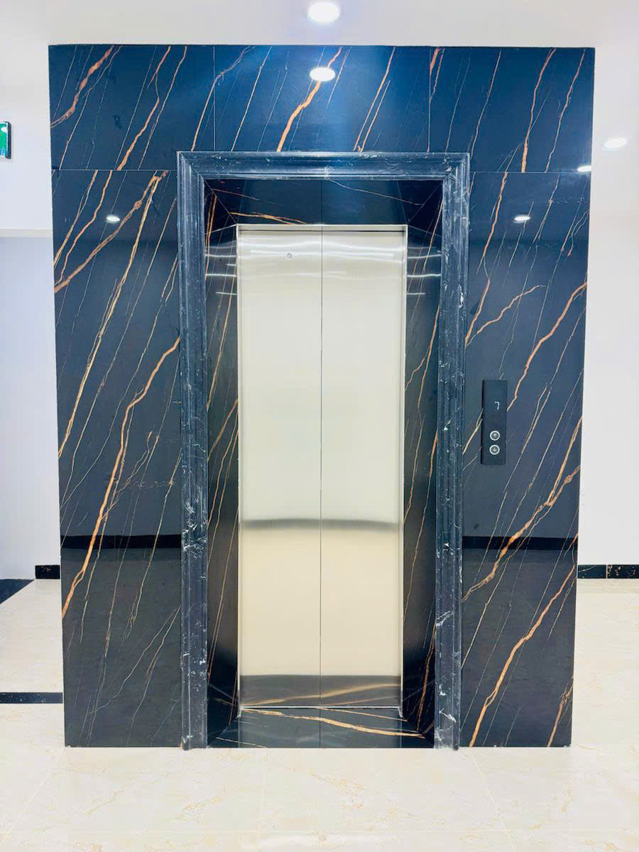 TÒA VP MẶT PHỐ ĐÊ LA THÀNH XÂY MỚI 9 TẦNG - ĐƯỜNG RỘNG 50M
