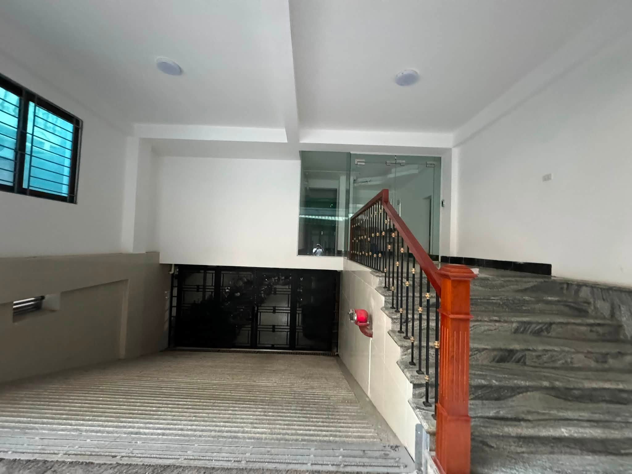 TÒA CĂN HỘ CAO CẤP LÔ GÓC NGUYỄN KHANG XÂY MỚI 9 TẦNG CÓ HẦM
