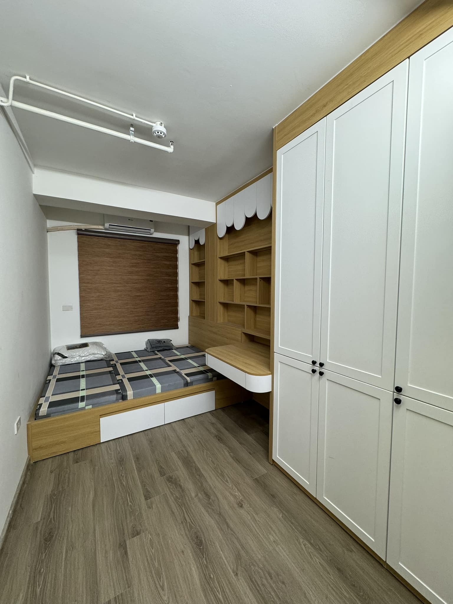 TÒA CĂN HỘ CAO CẤP NGUYỄN VĂN HUYÊN 100M2 XÂY MỚI 9 TẦNG CÓ HẦM&nbsp;