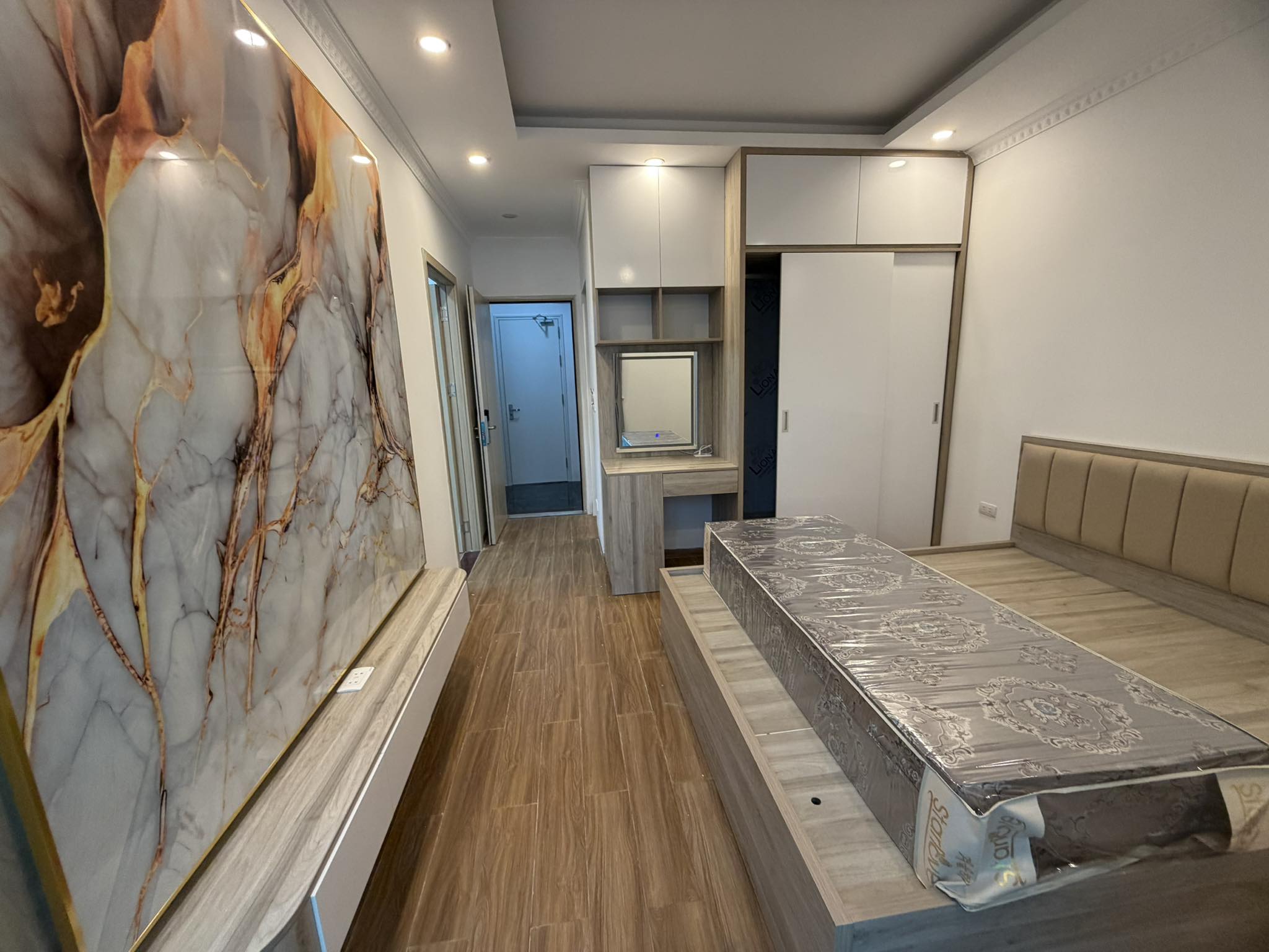 TÒA CĂN HỘ LẠC LONG QUÂN XÂY MỚI 7 TẦNG - LÔ GÓC 3 MẶT