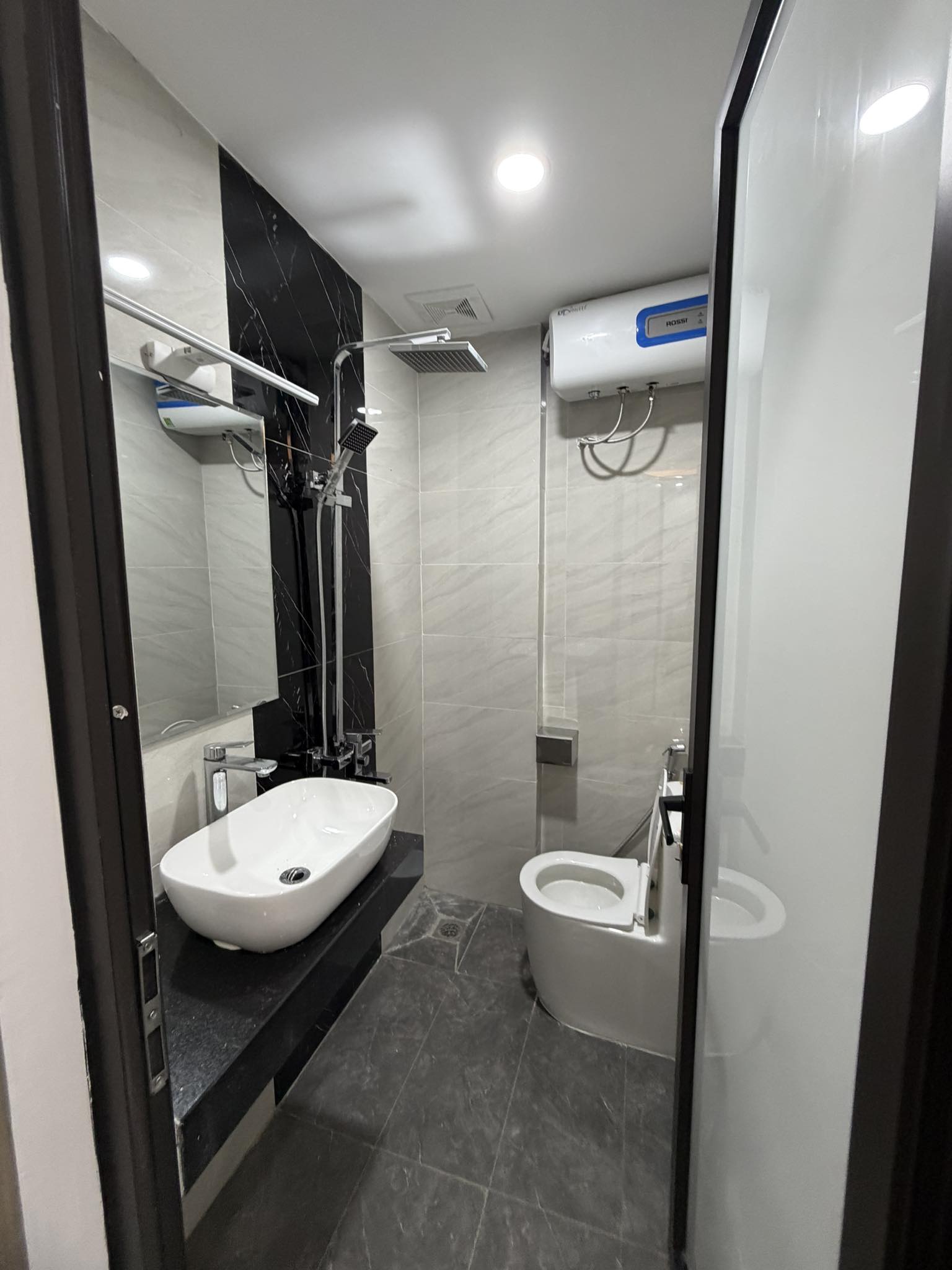 TÒA CĂN HỘ LẠC LONG QUÂN XÂY MỚI 7 TẦNG - LÔ GÓC 3 MẶT