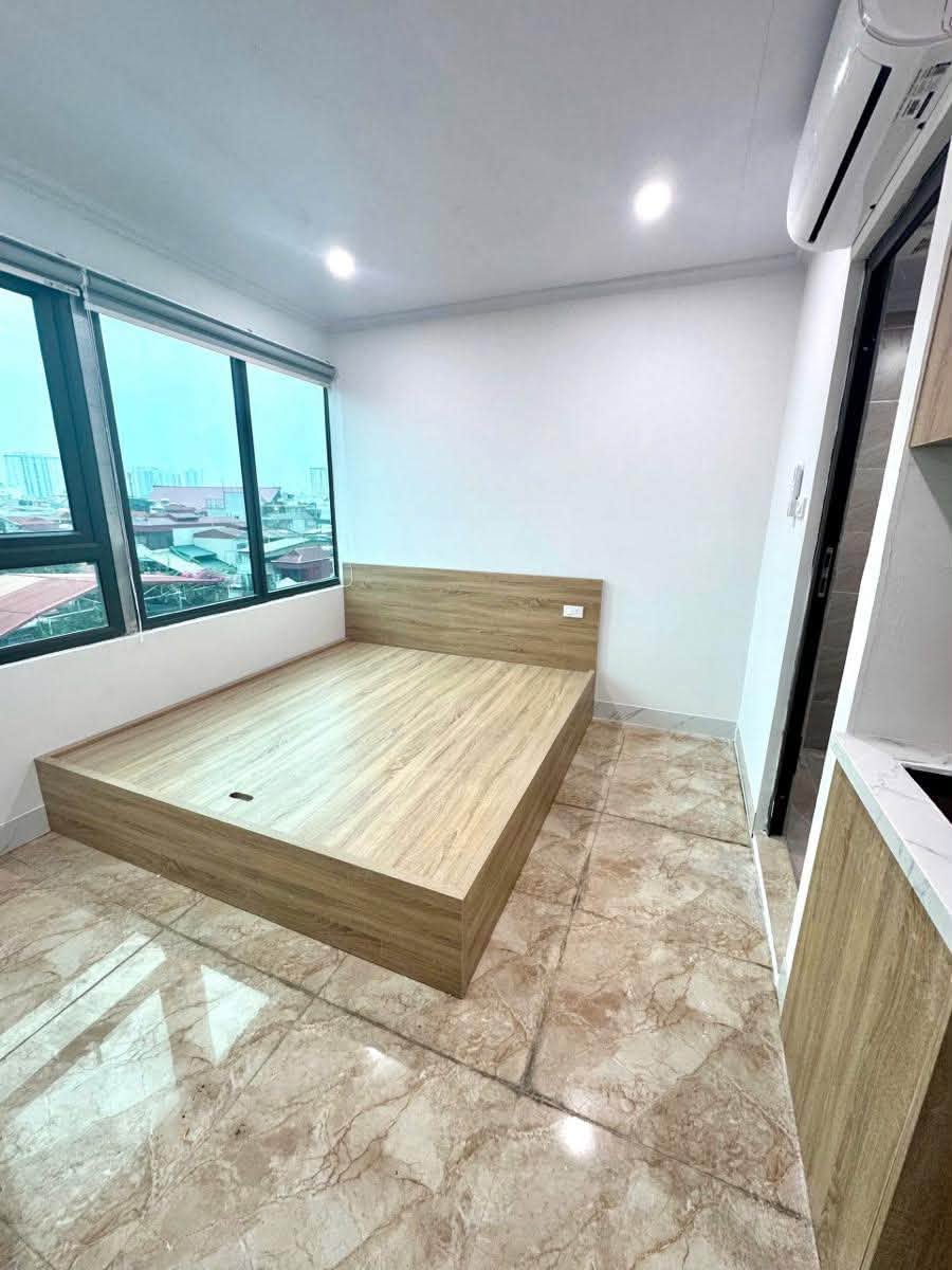 TÒA CĂN HỘ NGUYỄN AN NINH XÂY MỚI 8 TẦNG, ÔTÔ TRÁNH NHAU