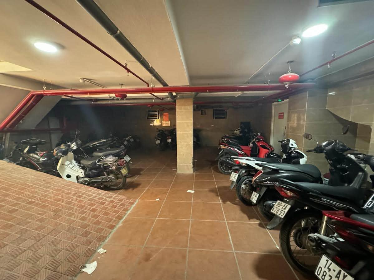 TÒA CĂN HỘ NGUYỄN AN NINH XÂY MỚI 8 TẦNG, ÔTÔ TRÁNH NHAU